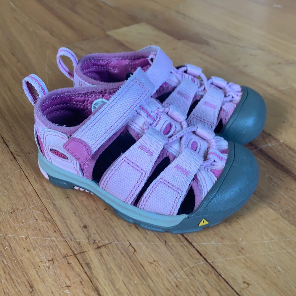 Light pink toddler Keens